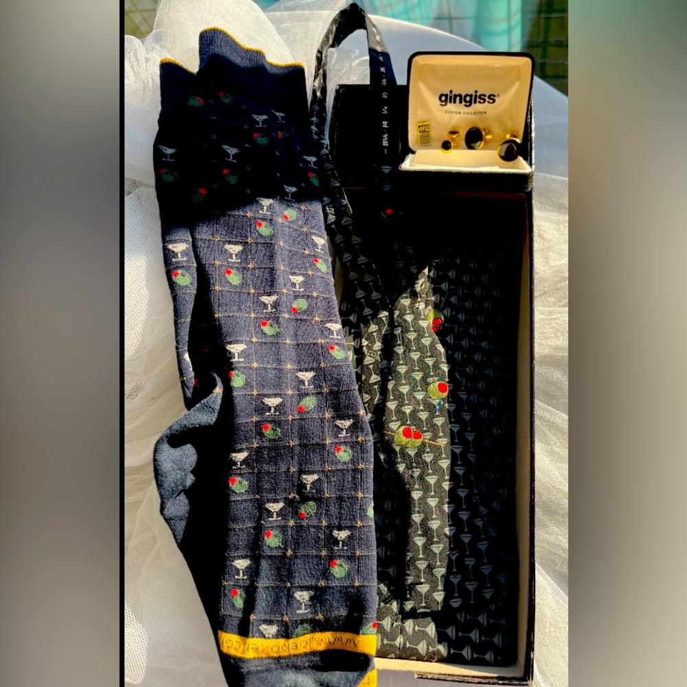Men’s Accessories: Silk Bow-Tie, Cummerbund, Socks. Cuff Links & Studs. Bundle